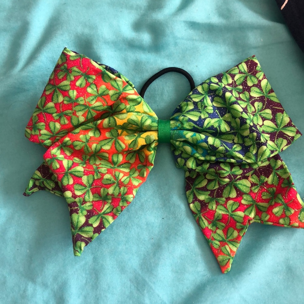 Cheer bow